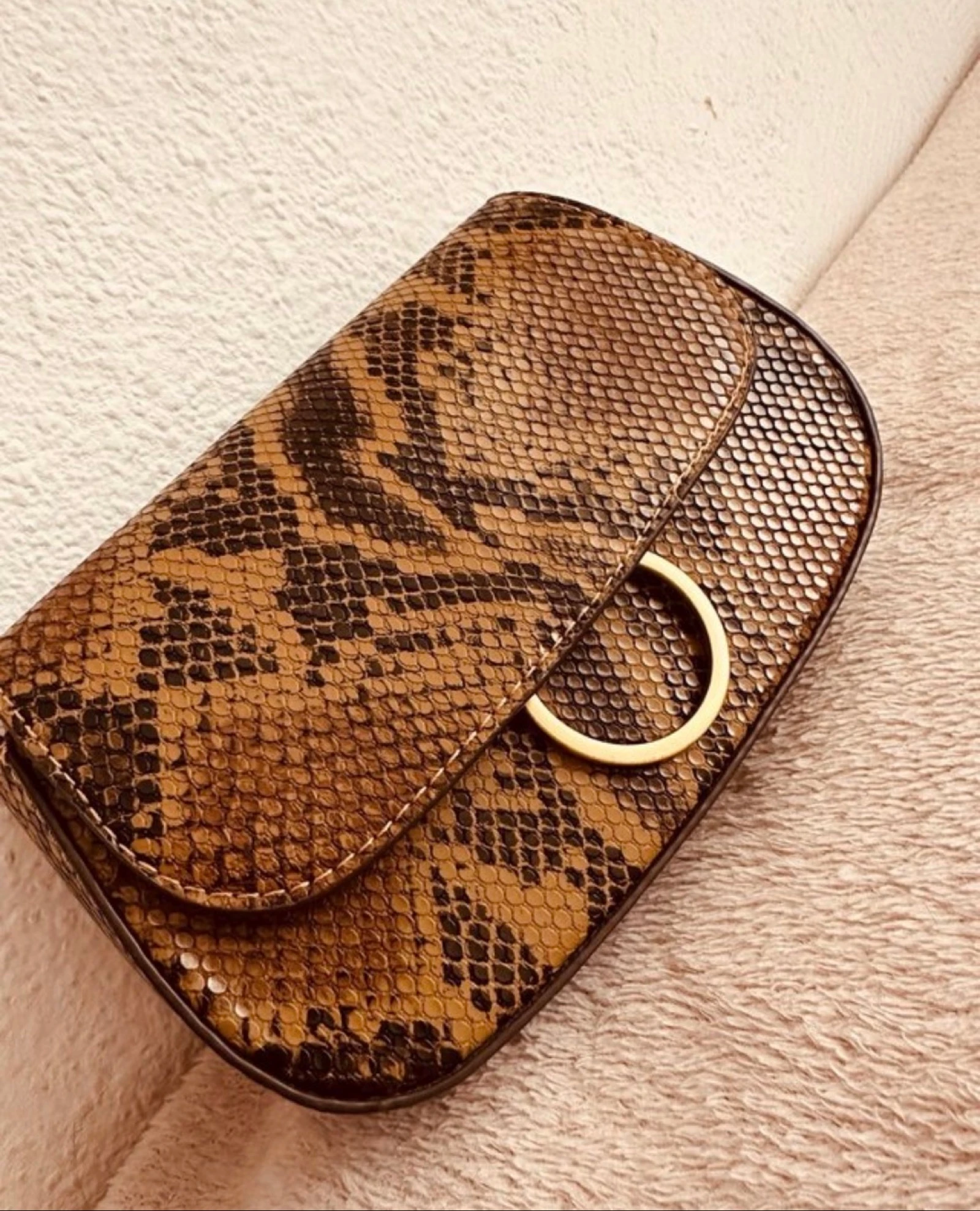 Bolso con estampado de serpiente🤎✨🤎
